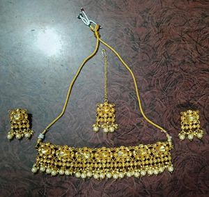 Elegant Gold-Tone Pearl Choker Necklace