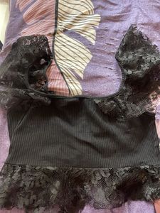 Lace Trim Tie-Front Crop Top