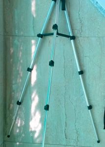Amazon Basics Tripod