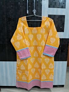 Set of 4 Women&#39;s Kurtis