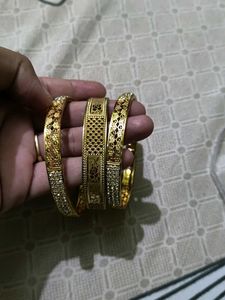 Elegant Pearl Necklace And Bangles
