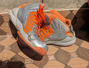 Nivia Orange Sneakers – Size 8