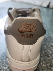 NIKE White Sneakers