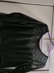 Black Maxi Dress With Laced Sleeves Of Size - Xl.