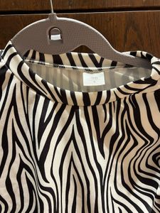 SSS Black &amp; White Zebra Print Stretch Crop Top – S