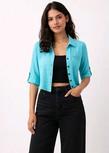 Cropped bright blue shirt Top🩵