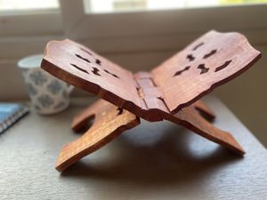 Book Stand, Easy To Carry And Manage