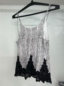 H&amp;M PRINTED-LACE DETAIL TOP