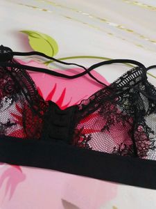 (1300)Black Lace Bralette