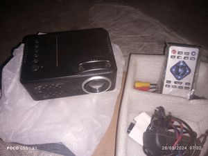 Mini Projecter And Remote Charger
