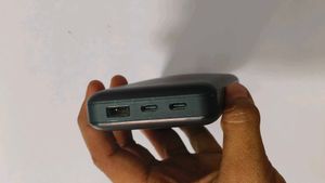 Spigen 20000mah Power Bank