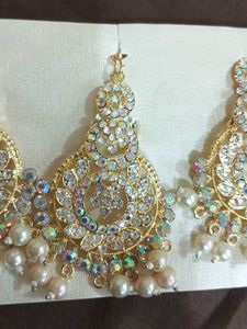 Earings+ Tika