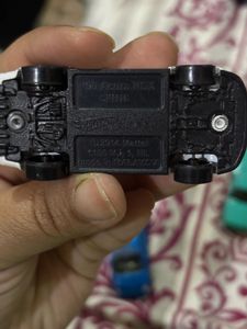 4 Hot wheels 1 toy car