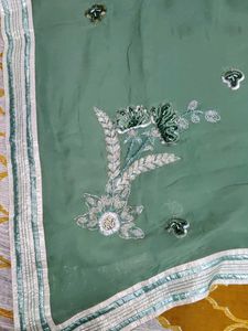 Embroidered Green Saree With Blouse Piece