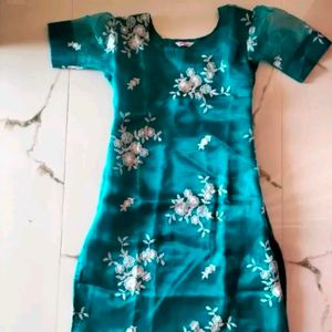 ORGANZA KURTHI WITH EMBROIDERY