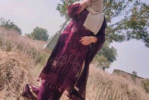 A Beautiful Thread Embroidery Pakistani Suit
