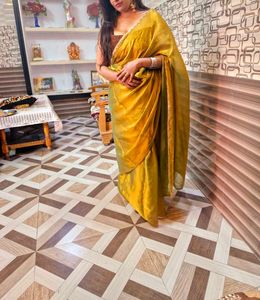 Jimmy Choo Fabric Saree With Unstitch Blouse