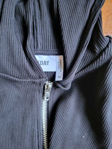 Weekday Knit Hodie