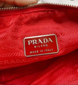 Authentic Prada❤️‍🔥 2005 Re Edition Bag