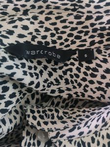 Polyester black animal printed Top(Women)
