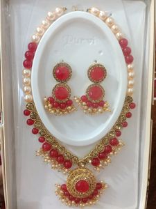 Necklace With Earrings. ..(New)