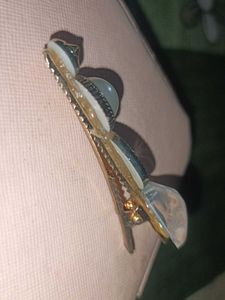 Aesthetic Design Hairclip With Glam Work
