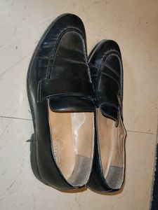 Black Acuto Leather Loafers