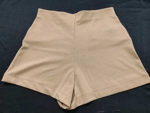 H&amp;M Beige Shorts