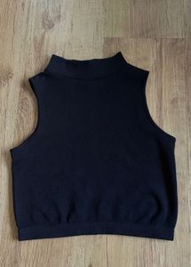 Black Sleevless Turtleneck Crop Top