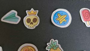 9 PCs Of Glossy Stickers