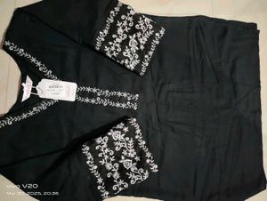 Mahira&#39;s Black Embroidered Kurti