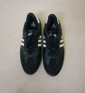 Shoe