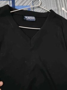 Sleeveless Black Top. can be wear in winter