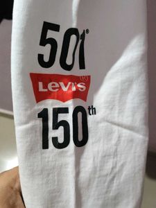 Levi&#39;s Graphic Tee