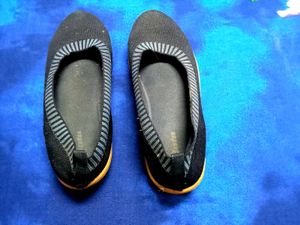 Comfortable Black Ballet Flats