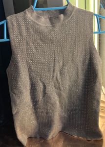 Sleeveless Gray Knit Top