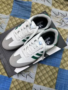 Adidas Sneakers