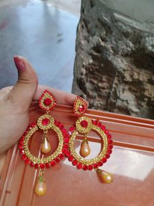 4 Set Of Earings. And 2 Rose Clops Free