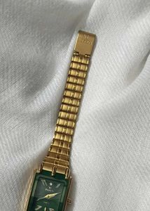 Elegant Gold Watch QUARTZ