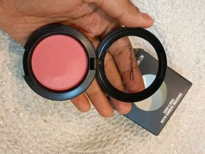 MAC Sheertone Shimmer Blush In Shade- Peachykeen😍
