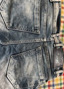 Levis’s blue ripped jeans