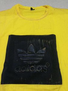 Adidas Tshirt..