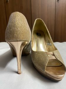 Peep-toes Golden Heels