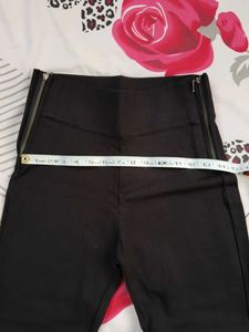 Black Pants with Zipper Detail