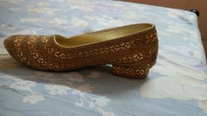 It&#39;s a Golden Colour Jutie