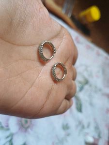SILVER STONED EARRING
