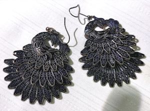 Hangy Earrings (Picock Theam Based)