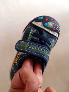 Good Condition Unisex Shoe