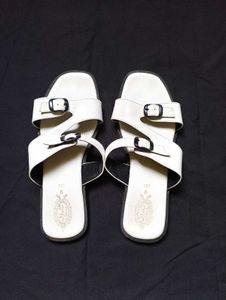 White Sandal/Flat.