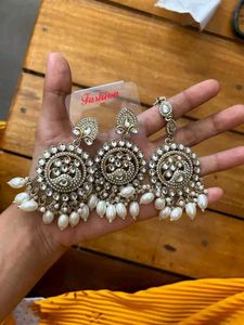 Elegant Indian Earrings and Maang Tikka